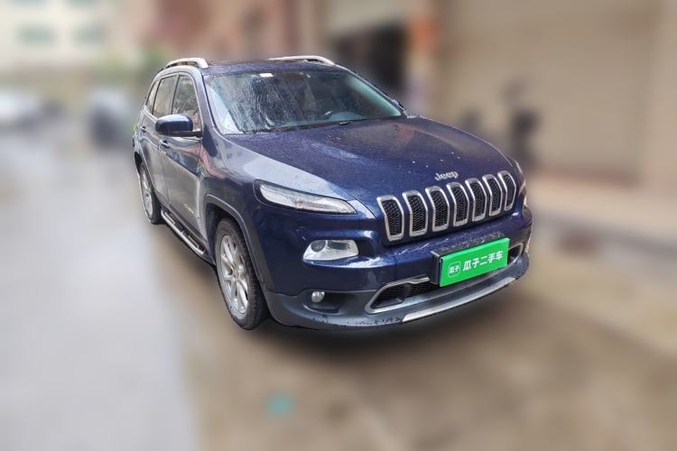 Used Jeep Cherokee 2017 2.0L Superior Edition Front Right 45 Deg