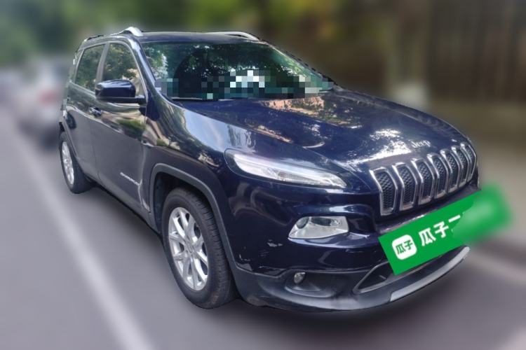 Used Jeep Cherokee 2017 2.0L Superior Edition Front Right 45 Deg