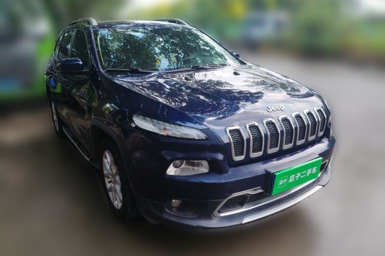 Used Jeep Cherokee 2017 2.4L Leading Smart Edition Front Right 45 Deg