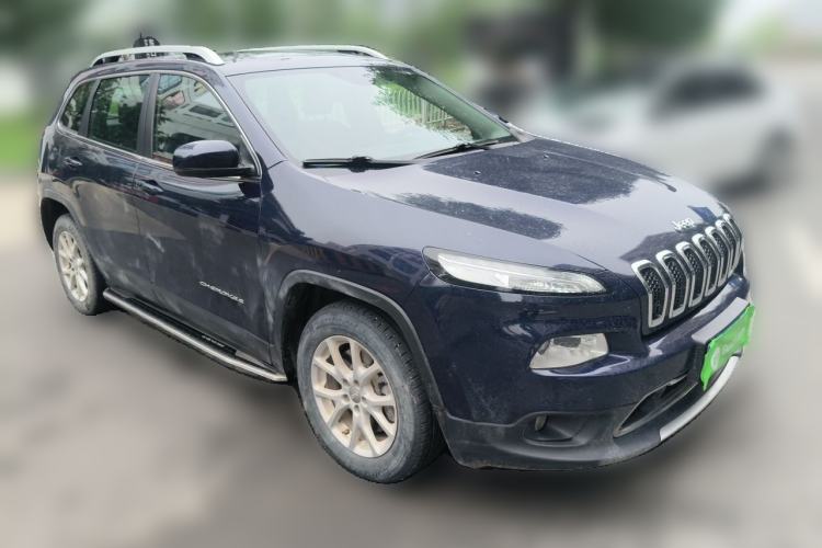 Used Jeep Cherokee 2017 2.0L Superior Edition Front Right 45 Deg