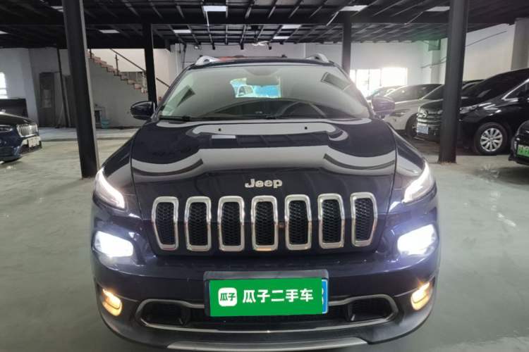 Used Jeep Cherokee 2017 2.0L Superior Edition Front