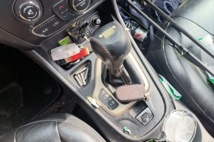 Used Jeep Cherokee 2017 2.0L Superior Edition Gear Lever