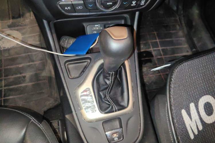 Used Jeep Cherokee 2017 2.0L Superior Edition Gear Lever