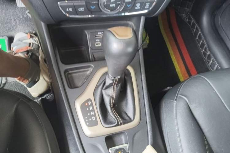 Used Jeep Cherokee 2017 2.0L Superior Edition Gear Lever