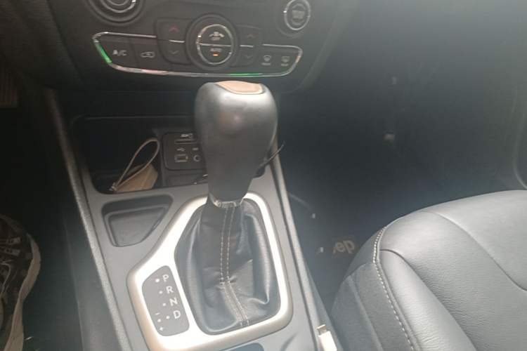 Used Jeep Cherokee 2017 2.0L Superior Edition Gear Lever