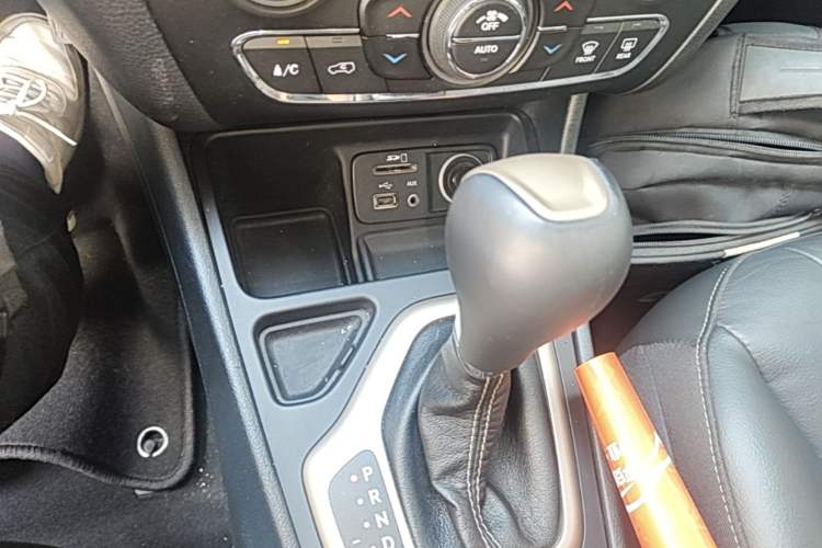 Used Jeep Cherokee 2017 2.0L Superior Edition Gear Lever