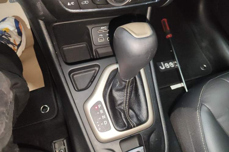 Used Jeep Cherokee 2017 2.0L Superior Edition Gear Lever