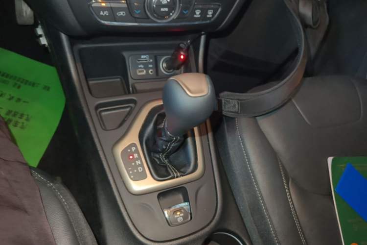 Used Jeep Cherokee 2017 2.0L Superior Edition Gear Lever