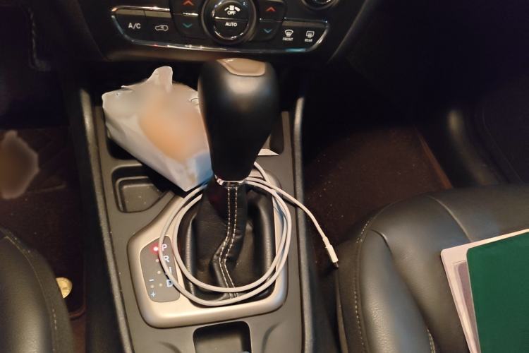 Used Jeep Cherokee 2017 2.4L Leading Smart Edition Gear Lever