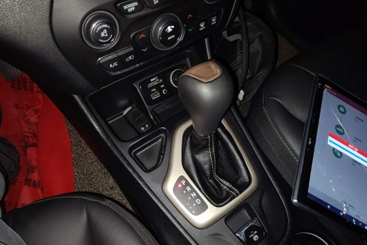 Used Jeep Cherokee 2017 2.4L Leading Smart Edition Gear Lever