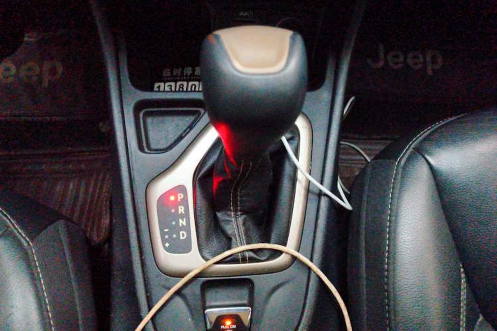 Used Jeep Cherokee 2017 2.0L Superior Edition Gear Lever