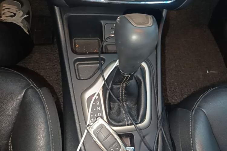 Used Jeep Cherokee 2017 2.0L Superior Edition Gear Lever
