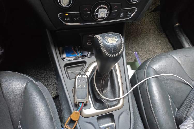 Used Jeep Cherokee 2017 2.0L Superior Edition Gear Lever