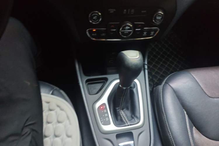 Used Jeep Cherokee 2017 2.0L Superior Edition Gear Lever