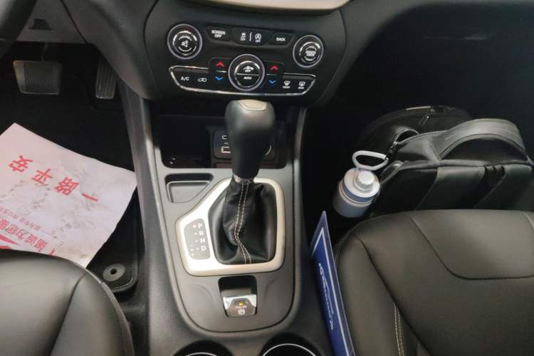Used Jeep Cherokee 2017 2.0L Superior Edition Gear Lever