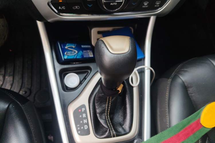 Used Jeep Cherokee 2017 2.4L Leading Smart Edition Gear Lever