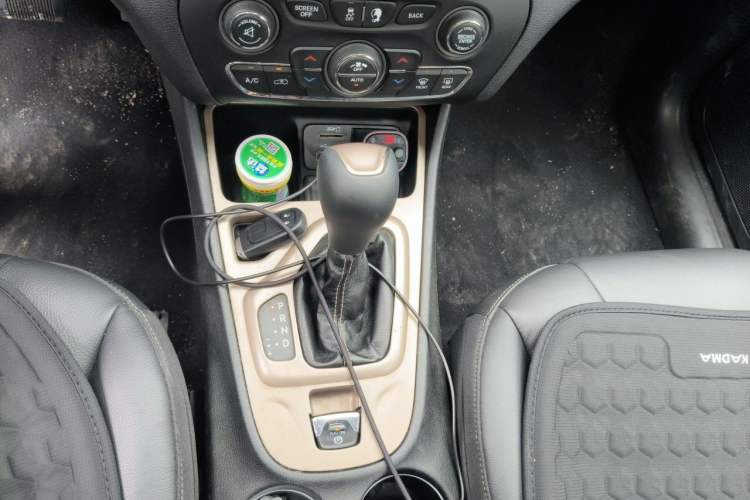 Used Jeep Cherokee 2017 2.0L Superior Edition Gear Lever