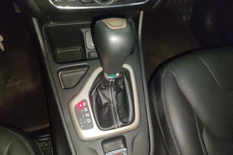 Used Jeep Cherokee 2017 2.0L Superior Edition Gear Lever