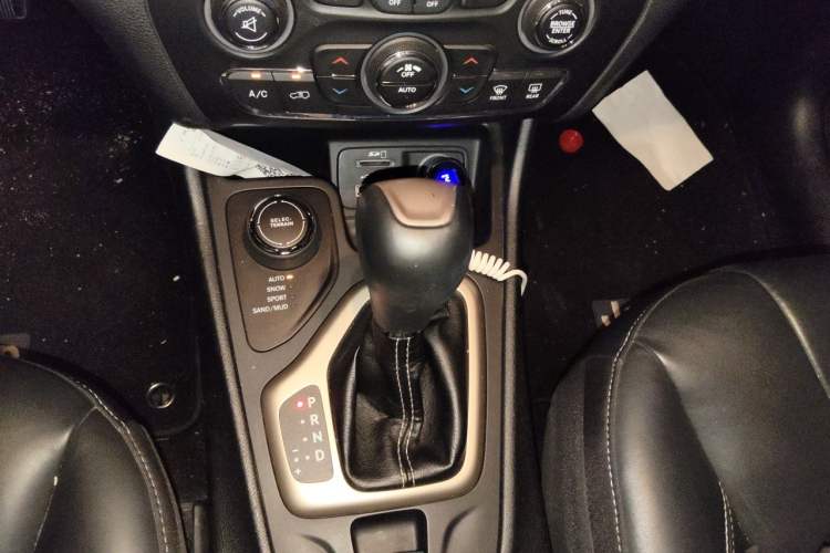 Used Jeep Cherokee 2017 2.4L Professional Smart Edition Gear Lever