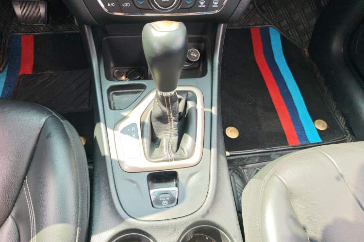 Used Jeep Cherokee 2017 2.0L Superior Edition Gear Lever