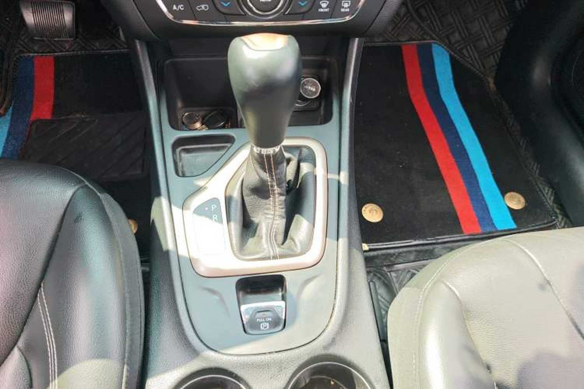 Used Jeep Cherokee 2017 2.0L Superior Edition Gear Lever