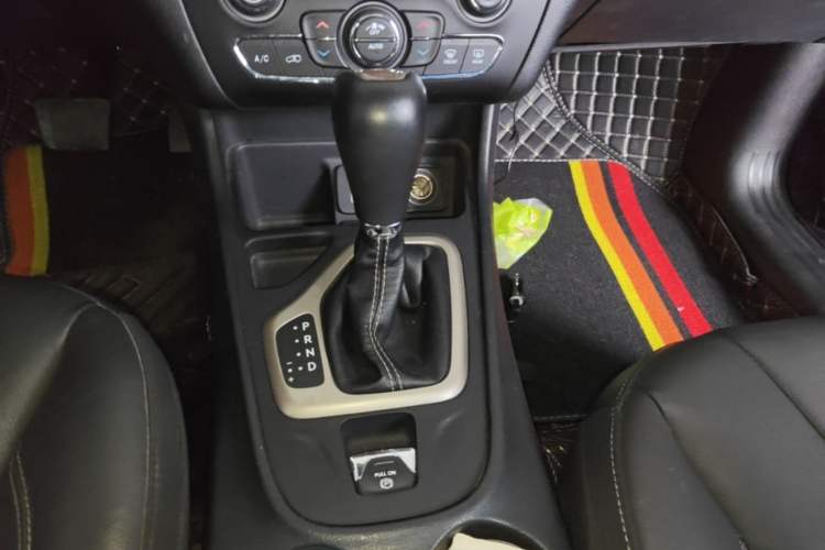 Used Jeep Cherokee 2017 2.0L Superior Edition Gear Lever