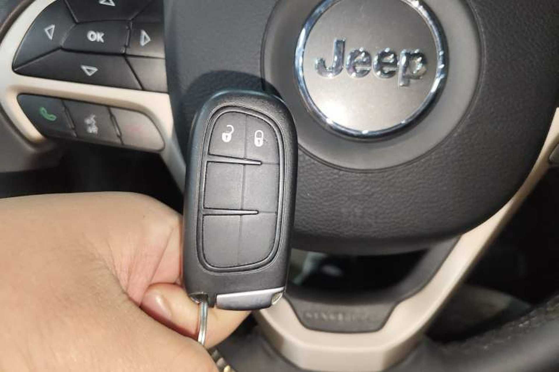 Used Jeep Cherokee 2017 2.0L Superior Edition Interior 1