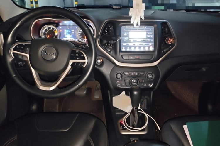 Used Jeep Cherokee 2017 2.4L Leading Smart Edition Interior 2
