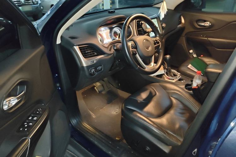 Used Jeep Cherokee 2017 2.4L Leading Smart Edition Interior 3