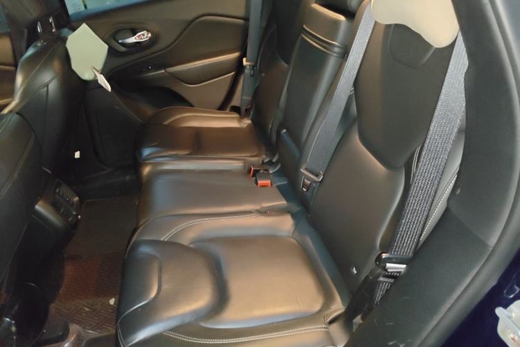 Used Jeep Cherokee 2017 2.4L Leading Smart Edition Interior 4