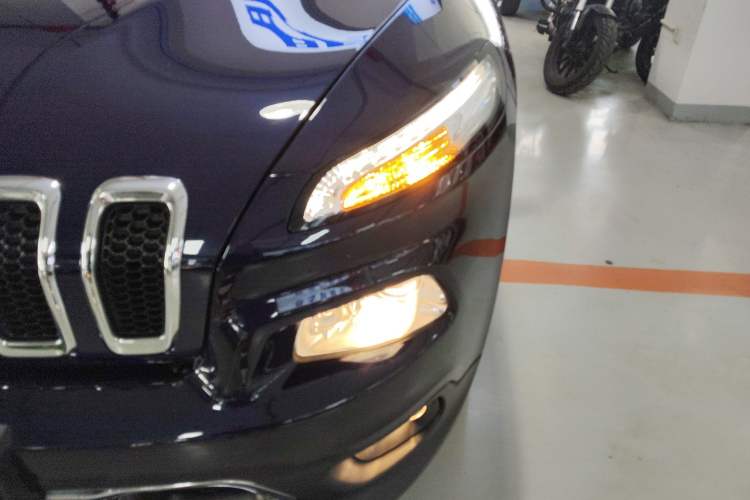 Used Jeep Cherokee 2017 2.0L Superior Edition Left Front Headlight