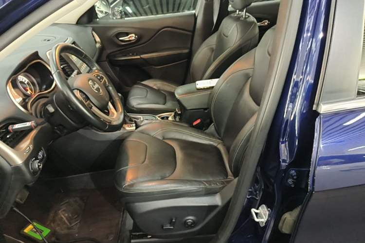 Used Jeep Cherokee 2017 2.0L Superior Edition Left Front Seat