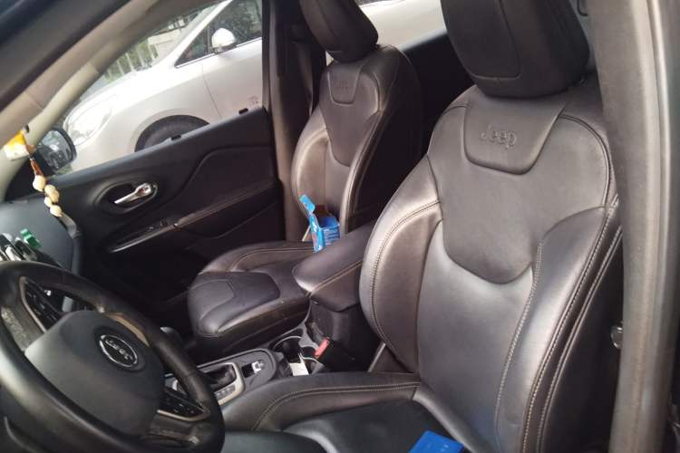 Used Jeep Cherokee 2017 2.0L Superior Edition Left Front Seat