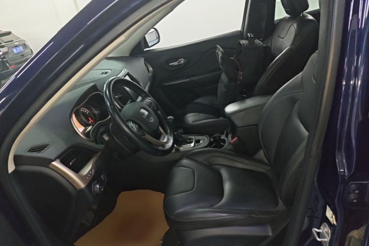 Used Jeep Cherokee 2017 2.4L Professional Smart Edition Left Front Seat