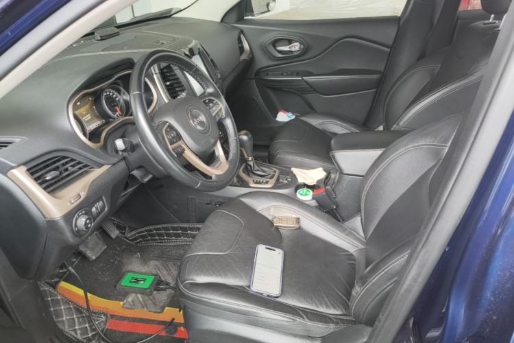 Used Jeep Cherokee 2017 2.0L Superior Edition Left Front Seat