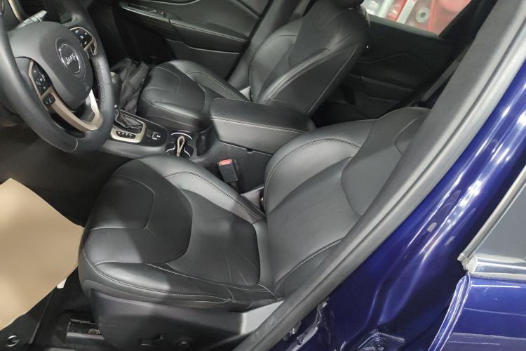 Used Jeep Cherokee 2017 2.0L Superior Edition Left Front Seat