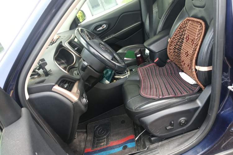Used Jeep Cherokee 2017 2.0L Superior Edition Left Front Seat