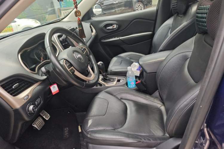 Used Jeep Cherokee 2017 2.4L Leading Smart Edition Left Front Seat