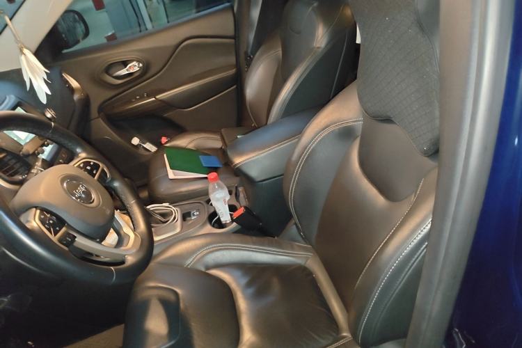 Used Jeep Cherokee 2017 2.4L Leading Smart Edition Left Front Seat