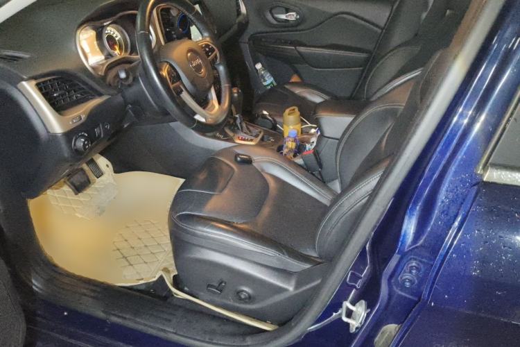 Used Jeep Cherokee 2017 2.4L Superior Edition Left Front Seat