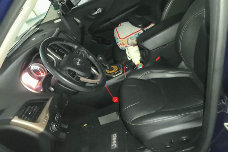 Used Jeep Cherokee 2017 2.0L Superior Edition Left Front Seat