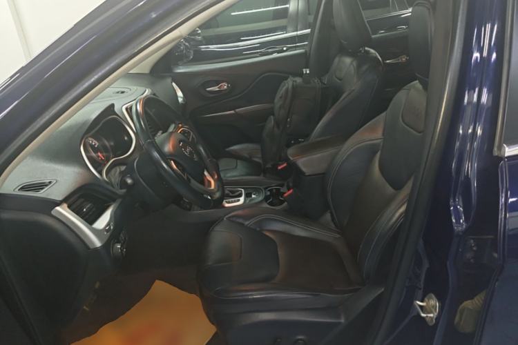 Used Jeep Cherokee 2017 2.4L Leading Smart Edition Left Front Seat