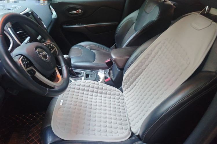 Used Jeep Cherokee 2017 2.0L Superior Edition Left Front Seat
