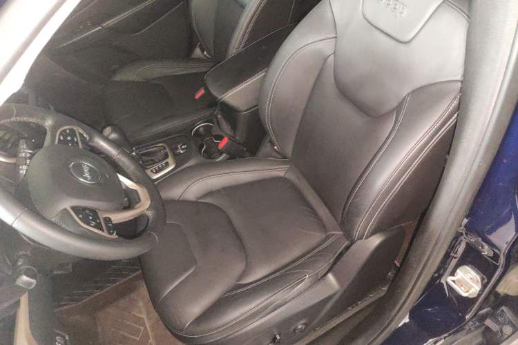 Used Jeep Cherokee 2017 2.0L Superior Edition Left Front Seat