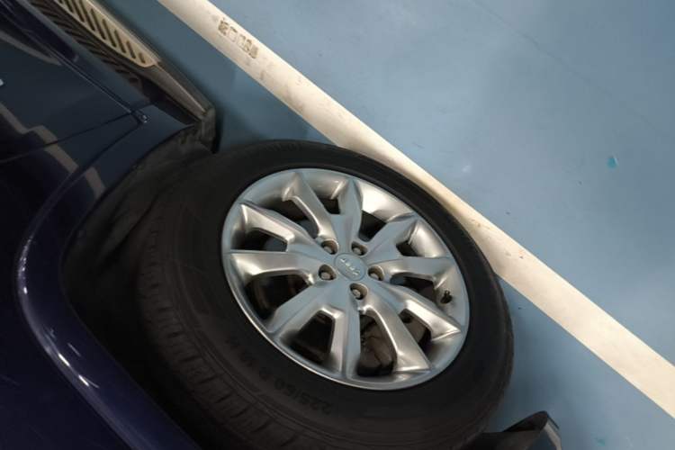Used Jeep Cherokee 2017 2.4L Excellence Edition Left Front Wheel Hub