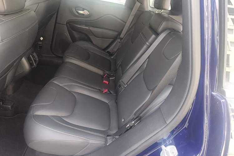 Used Jeep Cherokee 2017 2.0L Superior Edition Left Rear Seat