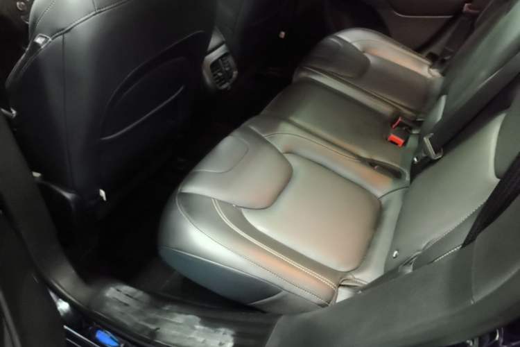 Used Jeep Cherokee 2017 2.4L Excellence Edition Left Rear Seat