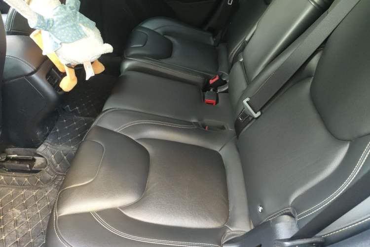Used Jeep Cherokee 2017 2.0L Superior Edition Left Rear Seat