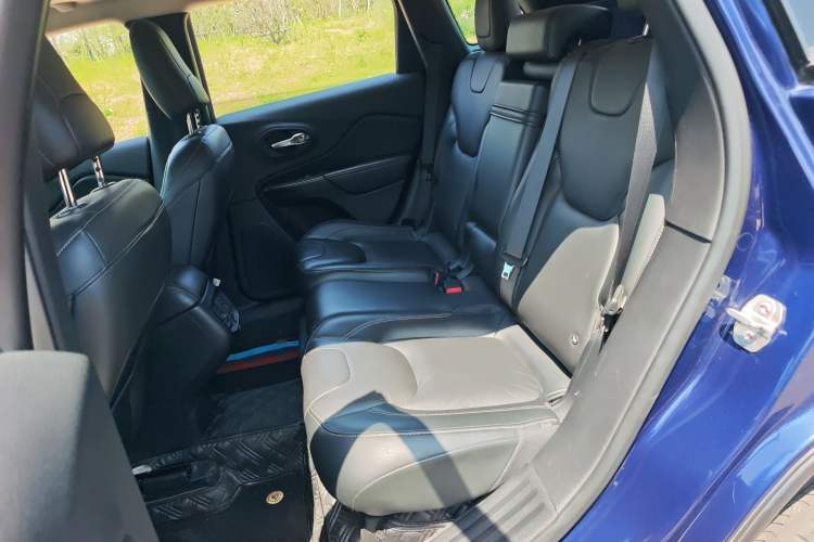 Used Jeep Cherokee 2017 2.0L Superior Edition Left Rear Seat