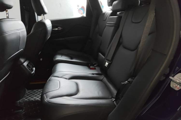 Used Jeep Cherokee 2017 2.0L Superior Edition Left Rear Seat